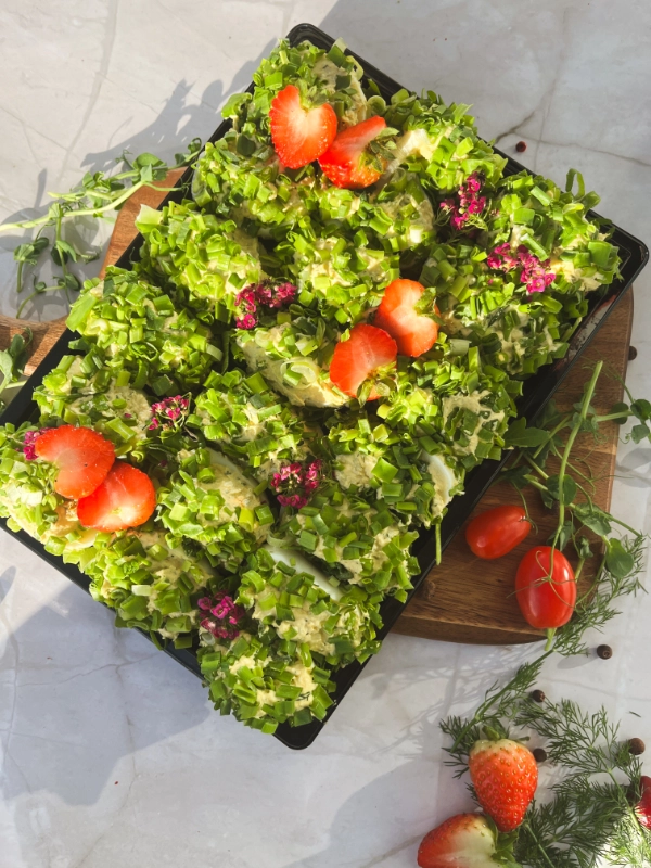 Jaja faszerowane pastą jajeczną z łososiem - obrazek 3