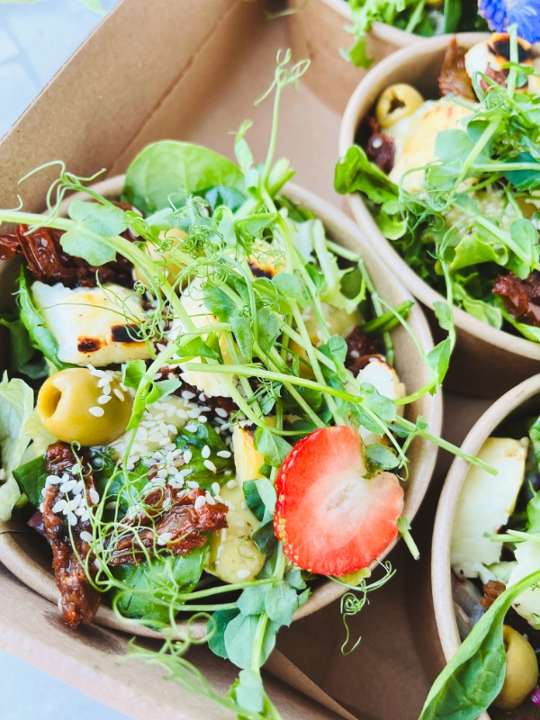 BOX sałatek z grillowanym serem halloumi - obrazek 2