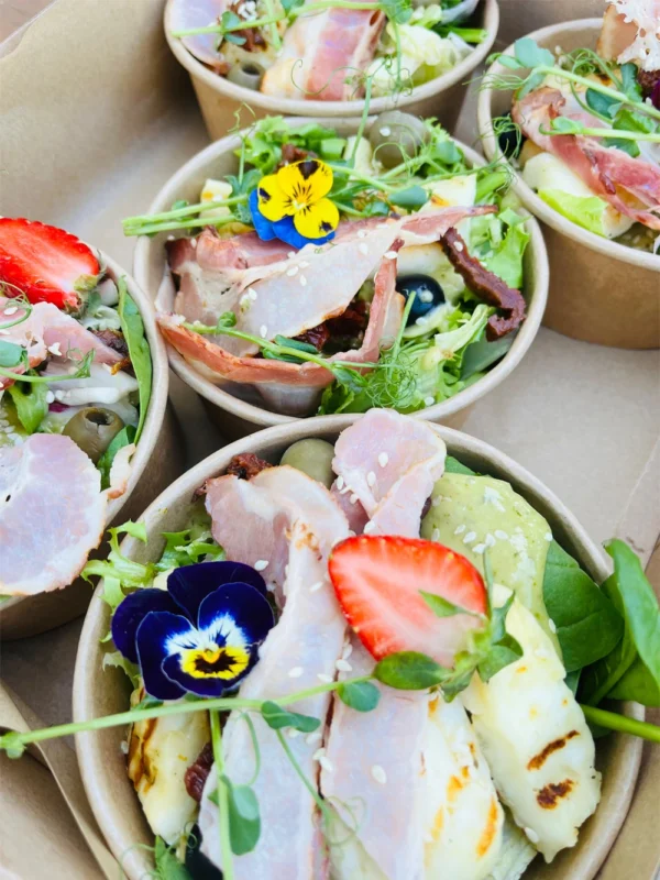 Sałata z grillowanym serem halloumi wege BOX